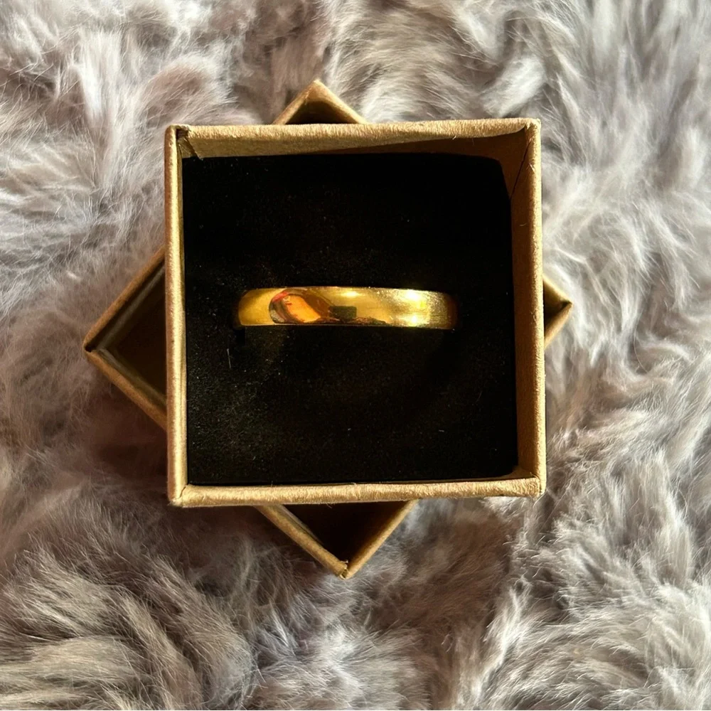 Men’s 18kt solid yellow gold 4mm classic dome wedding band NIB 13.5